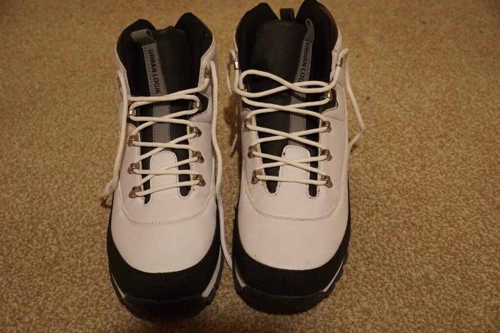 mens hiking boots size 10
